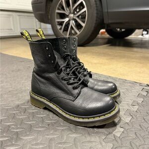 Dr. Marten’s 1460 Pascal Virginia Leather Lace Up Boots (Black)